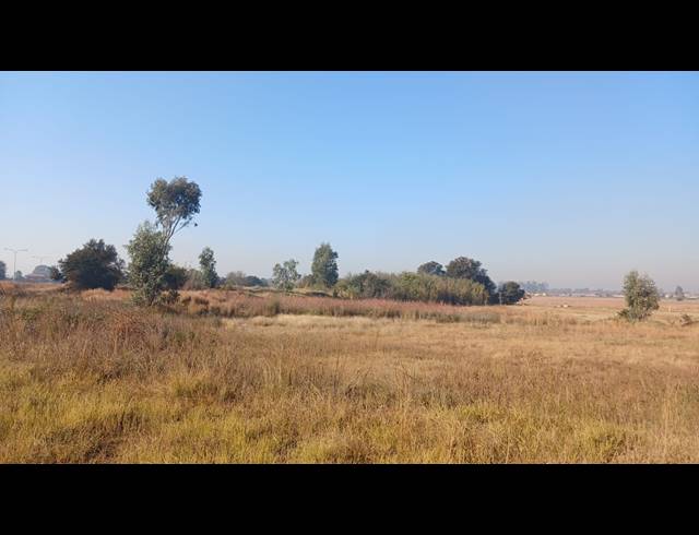 9,100M² VACANT LAND FOR SALE IN UNITAS PARK